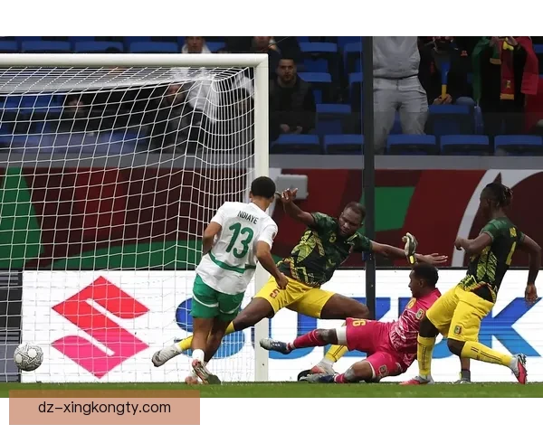 一视同仁塞内加尔囚犯触摸非洲杯